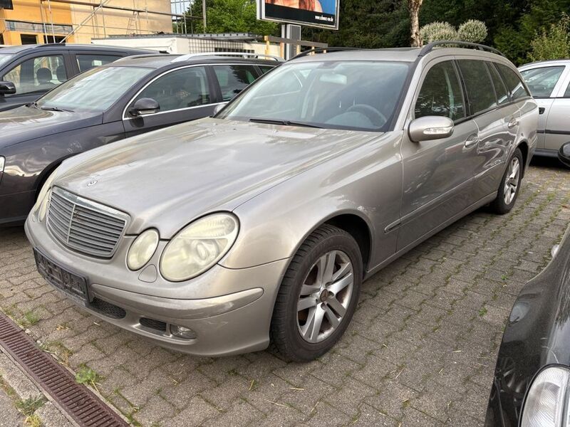 Silber Gebraucht 2004 Mercedes E200 Kombi | 1.499 € (Etwas zu teuer) - Bild 1/4