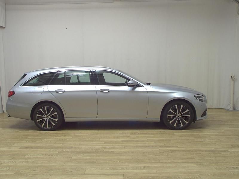 Silber Gebraucht 2021 Mercedes E300 Avantgarde Kombi | 27.480 € (Guter Preis) - Bild 1/4