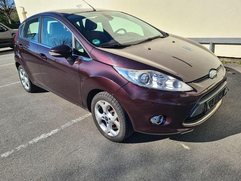 Gebraucht Ford Fiesta Titanium 97 PS (71 kW) 2009 Rot Kleinwagen
