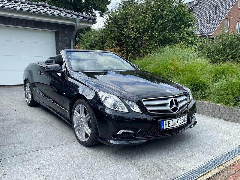Schwarz Gebraucht 2011 Mercedes E350 Avantgarde Cabrio | 21.400 € (Teuer) - Bild 1/4