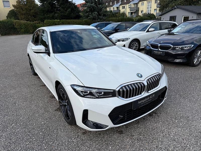Weiß Gebraucht 2024 BMW 330e M Sport Limousine | 44.950 € (Fairer Preis) - Bild 1/4