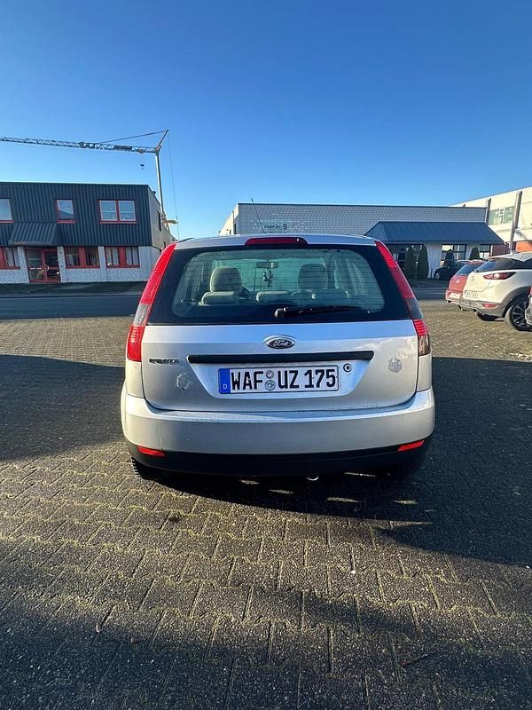 Silber Gebraucht 2002 Ford Fiesta Kleinwagen | 900 € (Guter Preis) - Bild 1/4