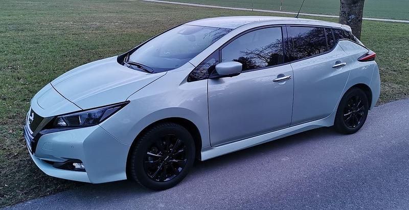 Grün Gebraucht 2018 Nissan Leaf Tekna Kleinwagen | 10.800 € (Guter Preis) - Bild 1/2