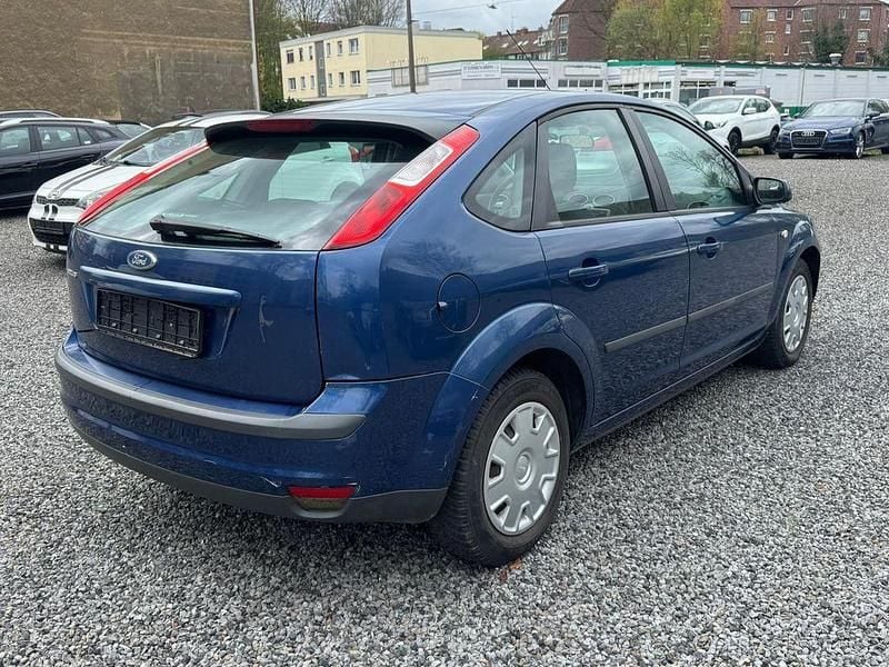 Gebraucht Ford Focus Trend 101 PS (74 kW) 2006 Blau Limousine