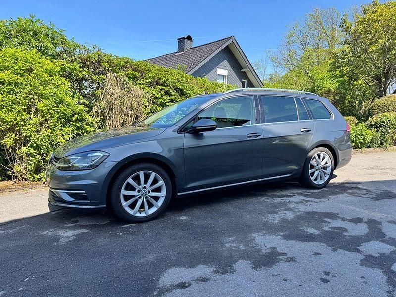 Grau Gebraucht 2017 VW Golf VII Highline Kombi | 16.500 € (Fairer Preis) - Bild 1/4