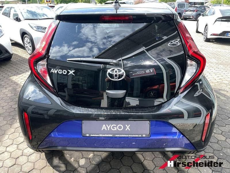 Neu Toyota Aygo X 72 PS (52 kW) 2025 Blau SUV