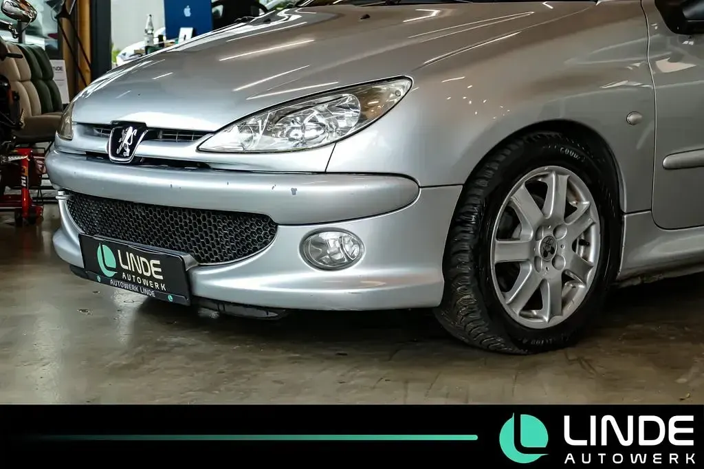 Gebraucht Peugeot 206 CC Filou 109 PS (80 kW) 2003 Silber Cabrio