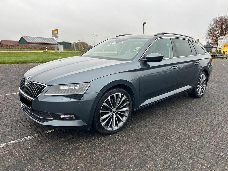 Grau Gebraucht 2016 Skoda Superb Ambition Kombi | 16.250 € (Fairer Preis) - Bild 1/4