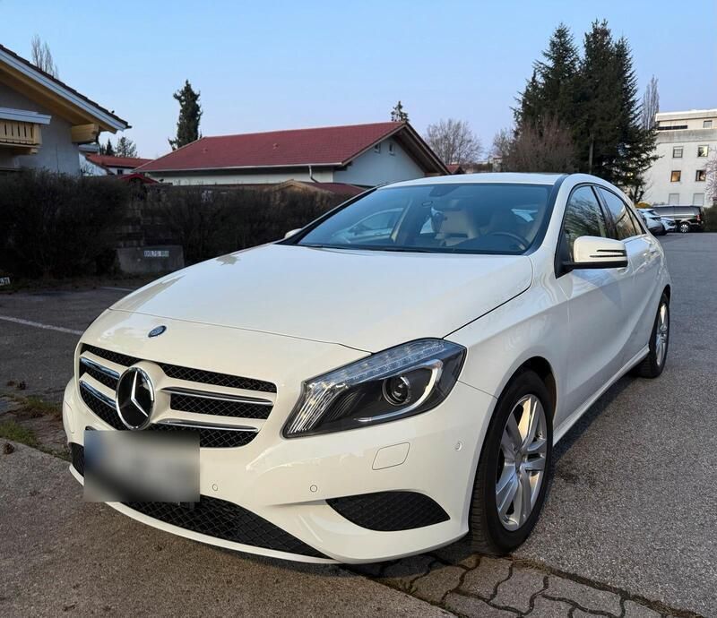 Weiß Gebraucht 2012 Mercedes A250 Kleinwagen | 17.000 € (Fairer Preis) - Bild 1/4