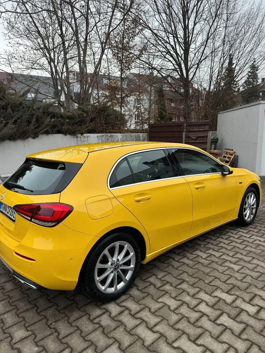 Gebraucht Mercedes A250 160 PS (117 kW) 2020 Gelb Limousine