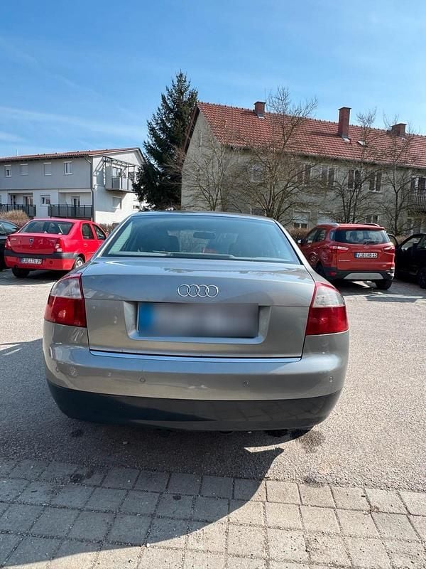 Second-hand Audi A4 101 CP (74 kW) 2002 Argintiu Berlinǎ
