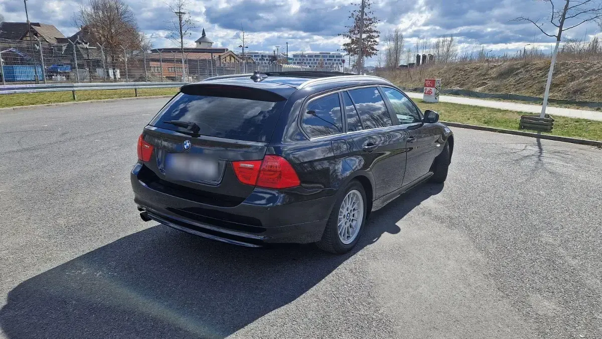 Gebraucht BMW 320 Exclusive 170 PS (125 kW) 2011 Schwarz Kombi