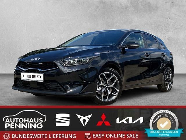 1k) black pearl m (schwarz Neu 2025 Kia Ceed 4 Limousine | 28.750 € (Fairer Preis) - Bild 1/3