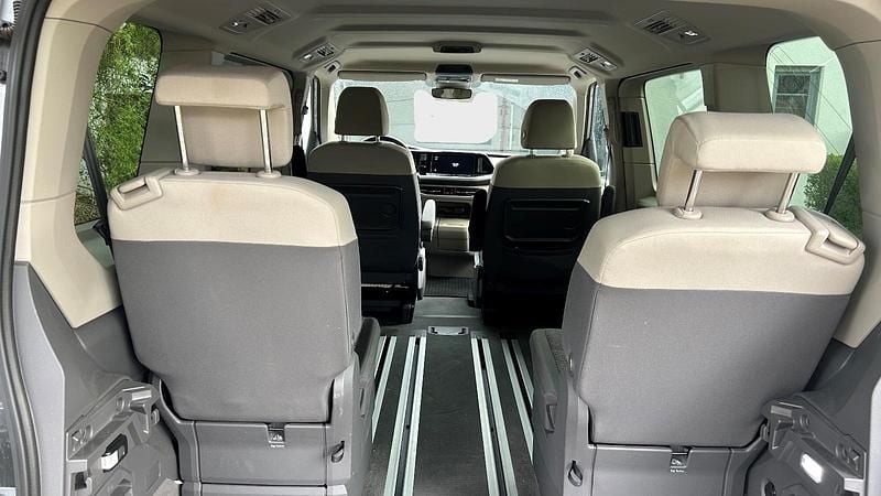 Second-hand VW Multivan 150 CP (110 kW) 2022 Gri Monovolum