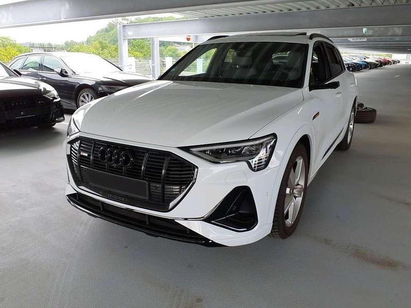 Gletscherweiß metallic Gebraucht 2022 Audi e-tron S-Line SUV | 43.320 € (Fairer Preis) - Bild 1/1