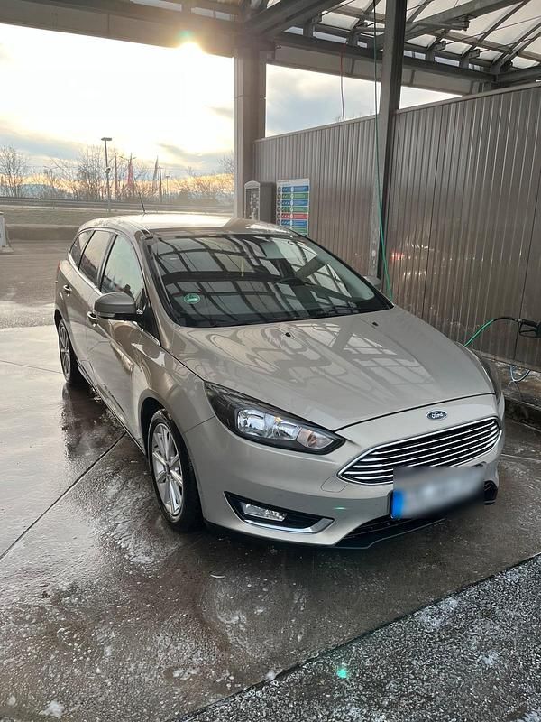 Usata Ford Focus 120 CV (88 kW) 2015 Beige Station wagon