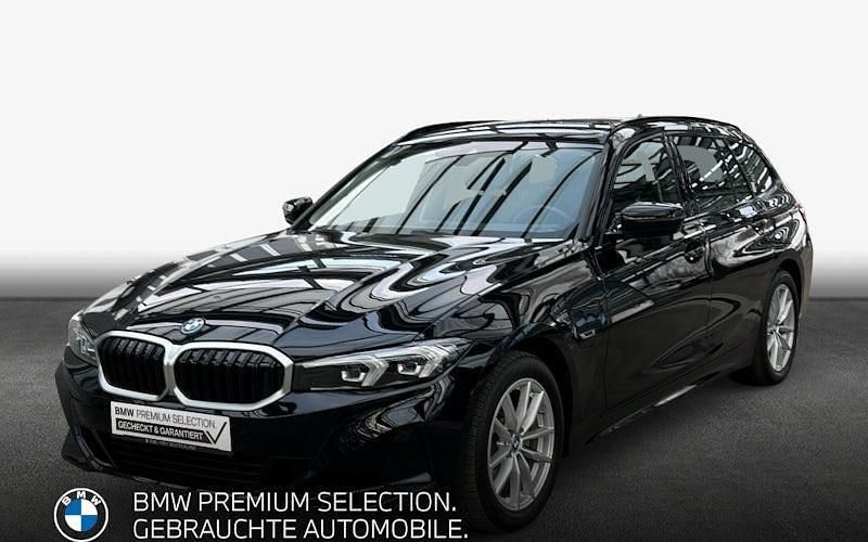 Schwarz Gebraucht 2022 BMW 320e Kombi | 27.220 € (Fairer Preis) - Bild 1/4