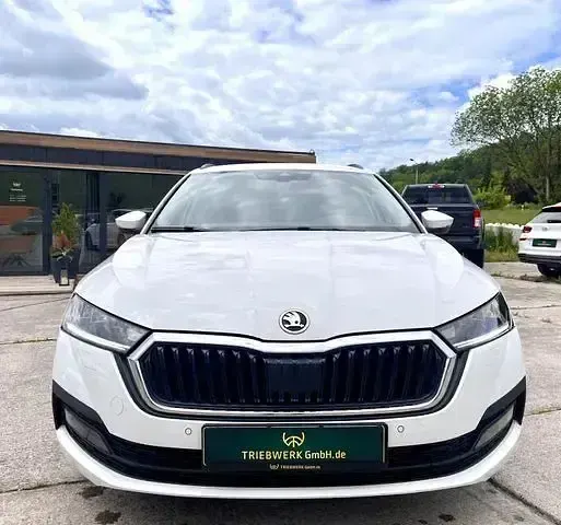 Używany Skoda Octavia 150 KM (110 kW) 2023 Biały Kombi