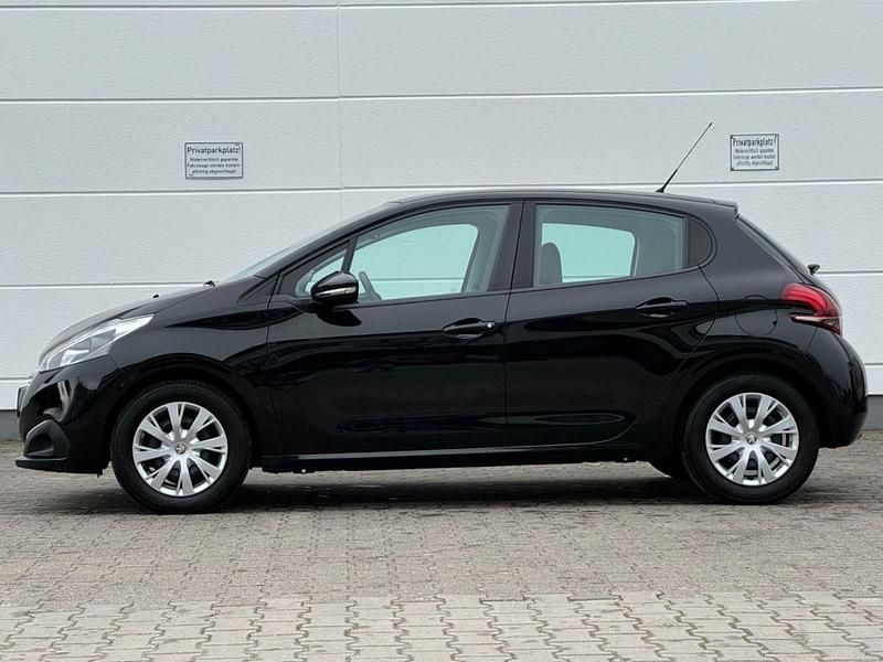 Gebraucht Peugeot 208 82 PS (60 kW) 2018 Schwarz Kleinwagen