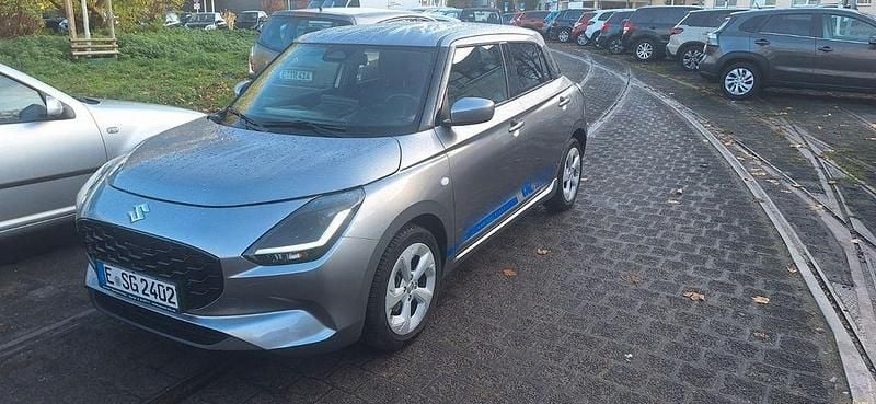 Silber Gebraucht 2024 Suzuki Swift Comfort Limousine | 18.490 € (Guter Preis) - Bild 1/4