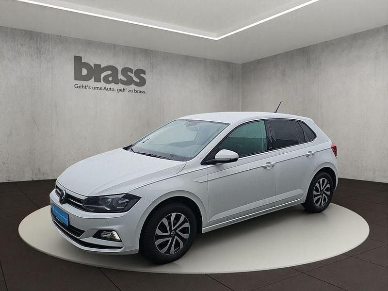 Gebraucht VW Polo Active 95 PS (69 kW) 2021 Pure white / deep black perleffekt Kleinwagen
