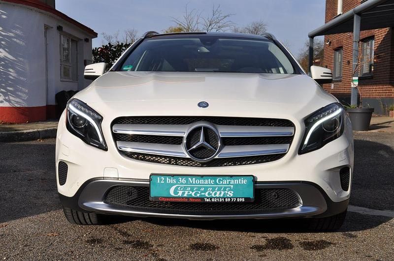 Weiß Gebraucht 2015 Mercedes GLA180 Urban SUV | 16.990 € (Fairer Preis) - Bild 1/4