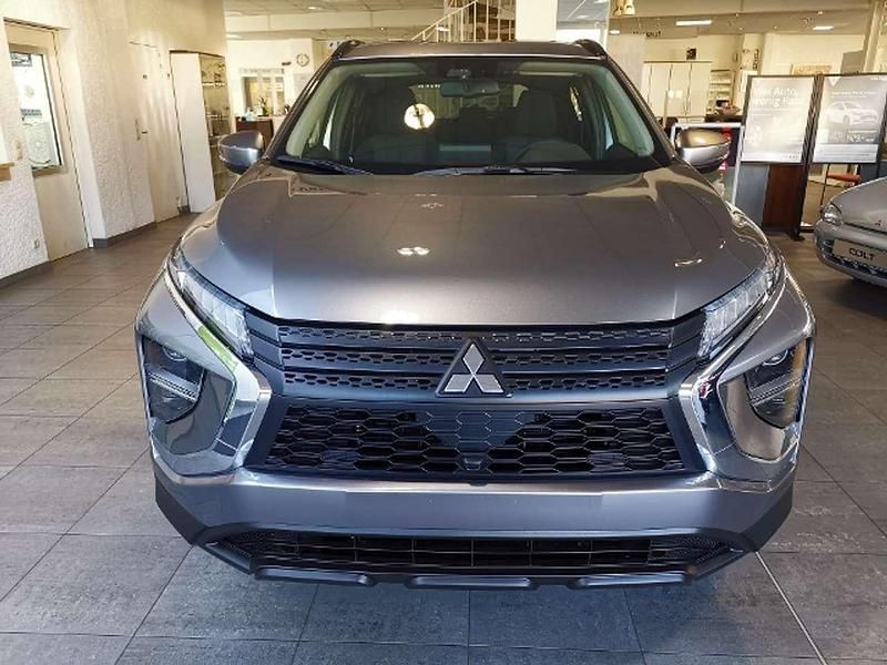 Używany Mitsubishi Eclipse Cross Plus 98 KM (72 kW) 2022 Srebrny SUV