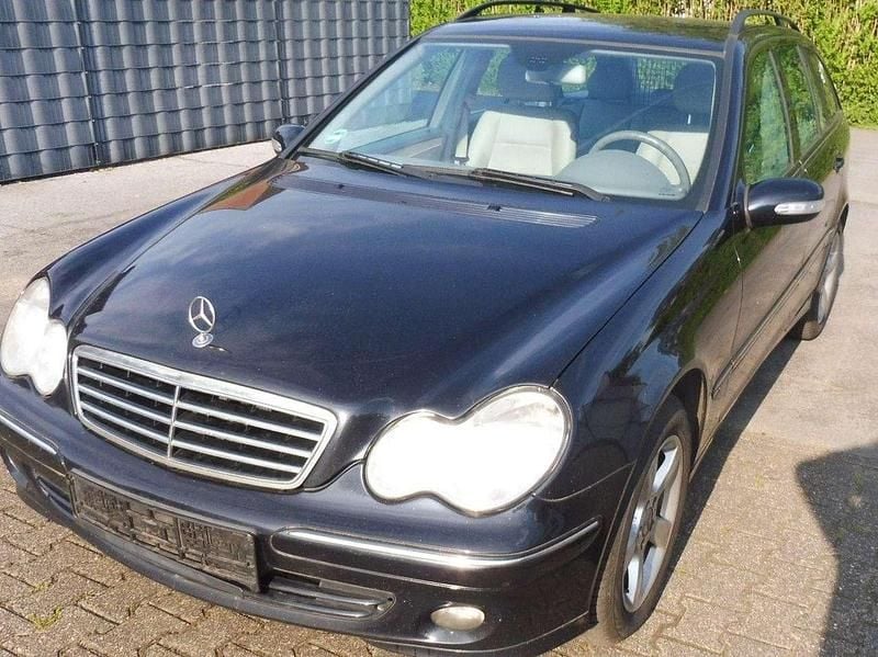 Schwarz Gebraucht 2007 Mercedes C200 Avantgarde Kombi | 3.300 € (Fairer Preis) - Bild 1/4