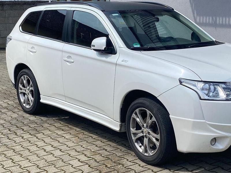 Weiß Gebraucht 2013 Mitsubishi Outlander Invite SUV | 7.000 € (Guter Preis) - Bild 1/4