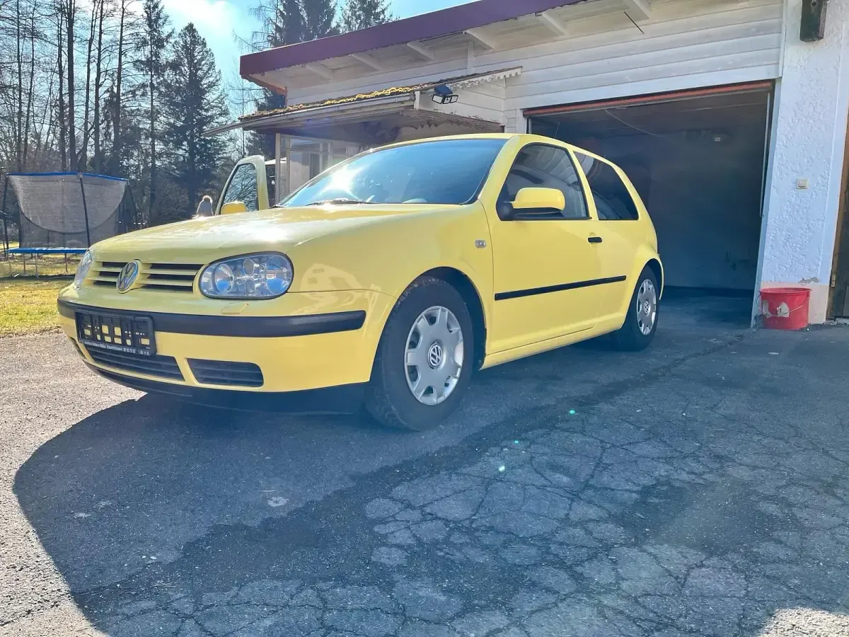Używany VW Golf IV 75 KM (55 kW) 2002 Żółty Hatchback