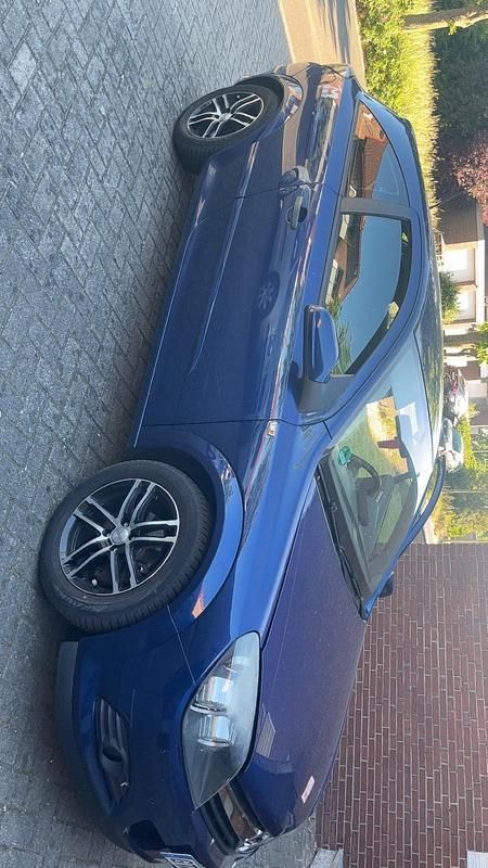 Blau Gebraucht 2005 Opel Astra GTC Kleinwagen | 750 € (Superpreis) - Bild 1/4