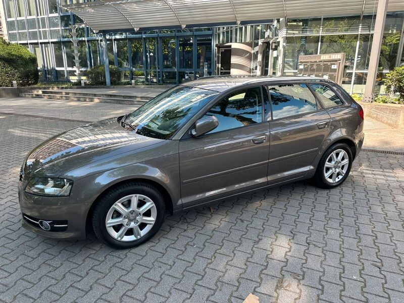 Braun Gebraucht 2012 Audi A3 Sportback Ambiente Limousine | 8.789 € (Fairer Preis) - Bild 1/4