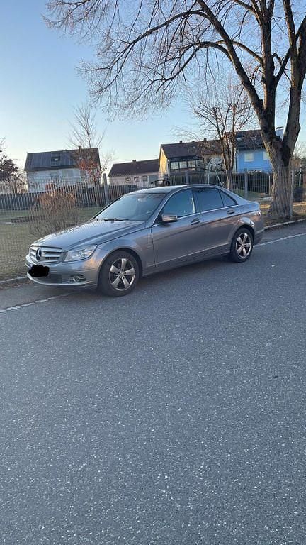 Silber Gebraucht 2010 Mercedes C180 Limousine | 8.500 € (Fairer Preis) - Bild 1/4