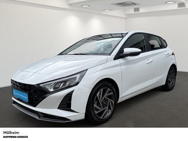 Weiß Gebraucht 2024 Hyundai i20 Trend Limousine | 18.650 € (Fairer Preis) - Bild 1/4