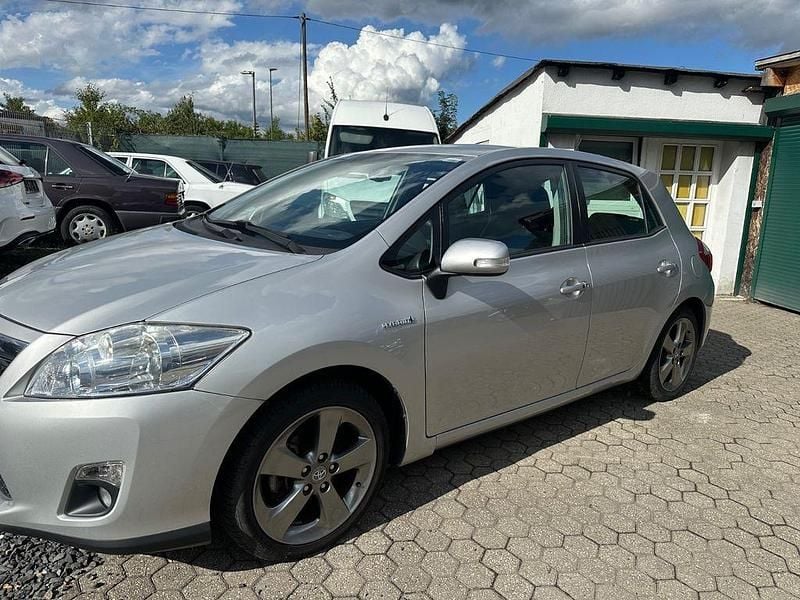 Silber Gebraucht 2012 Toyota Auris Hybrid Executive Limousine | 9.299 € (Guter Preis) - Bild 1/4