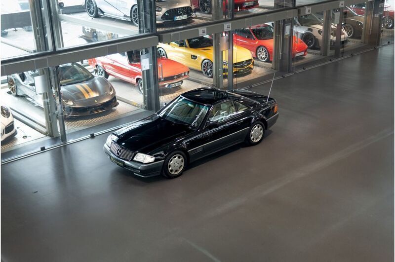 Schwarz Gebraucht 1994 Mercedes SL280 Cabrio | 34.900 € - Bild 1/4