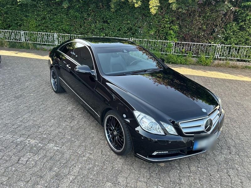 Gebraucht Mercedes E250 204 PS (150 kW) 2009 Schwarz Coupé