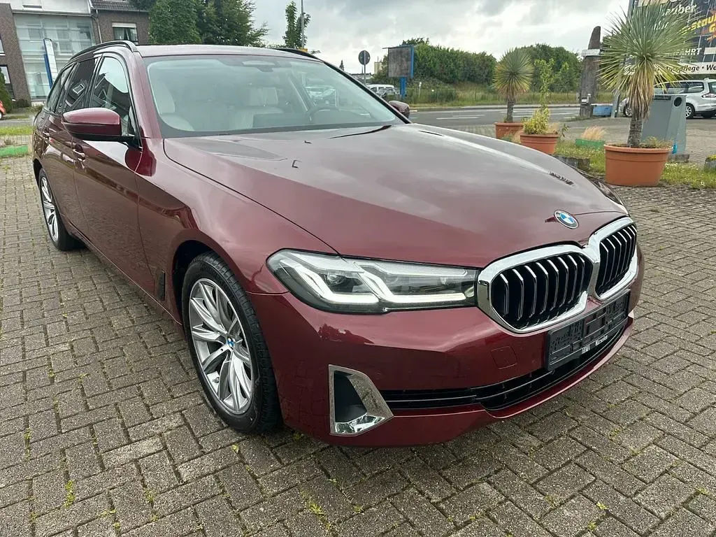 Gebraucht BMW 520 Luxury Line 190 PS (139 kW) 2023 Aventurinrot iii metallic Kombi
