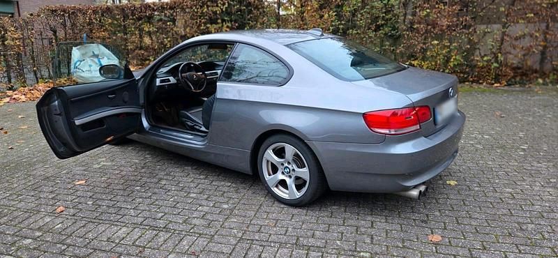 Gebraucht BMW 320 170 PS (125 kW) 2010 Grau Coupé