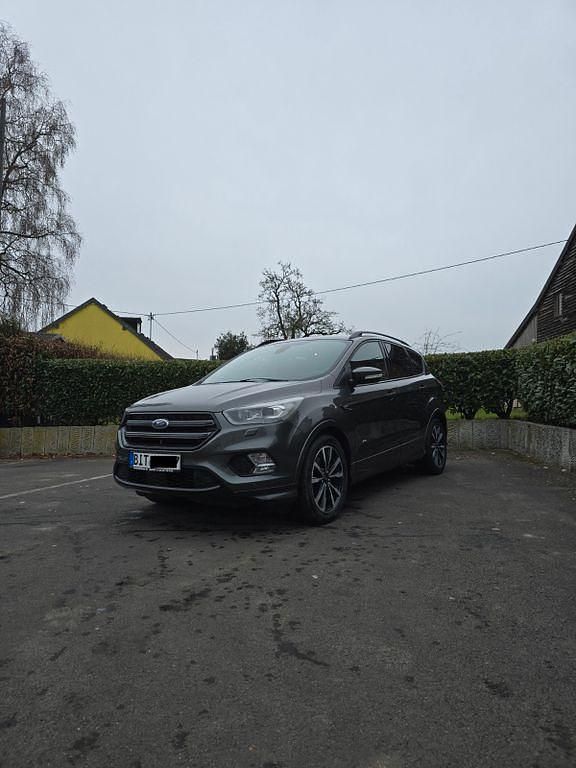 Grau Gebraucht 2018 Ford Kuga ST-Line SUV | 14.900 € (Fairer Preis) - Bild 1/4