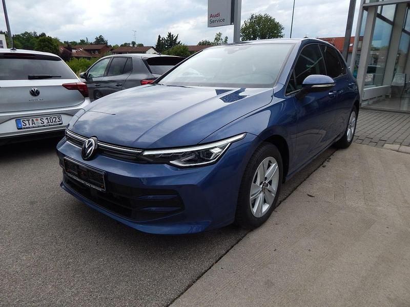 Gebraucht VW Golf VIII Life 116 PS (85 kW) 2024 Blau Limousine