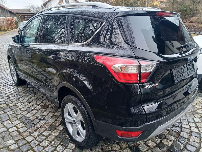 Gebraucht Ford Kuga Titanium 179 PS (131 kW) 2017 Schwarz SUV