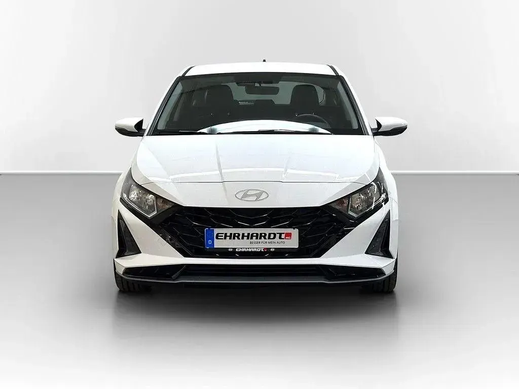 Gebraucht Hyundai i20 Trend 101 PS (74 kW) 2024 Atlas white Kleinwagen