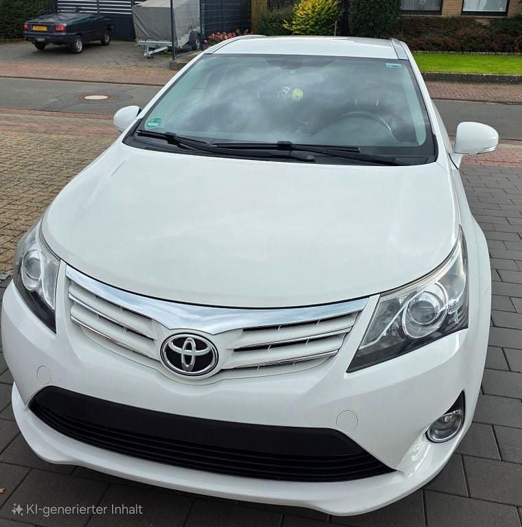 Weiß Gebraucht 2014 Toyota Avensis T2 Kombi | 8.400 € (Fairer Preis) - Bild 1/4