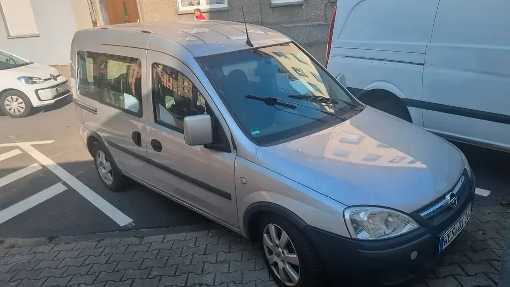 Gebraucht Opel Combo 94 PS (69 kW) 2006 Silber Van / Kleinbus