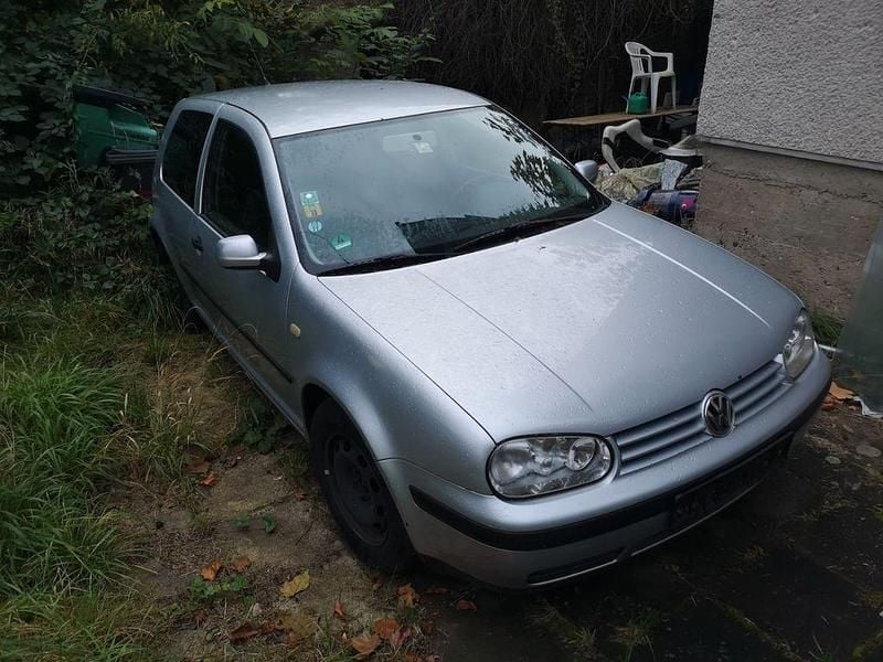 Schwarz Gebraucht 2000 VW Golf Trendline Limousine | 1.100 € (Superpreis) - Bild 1/4