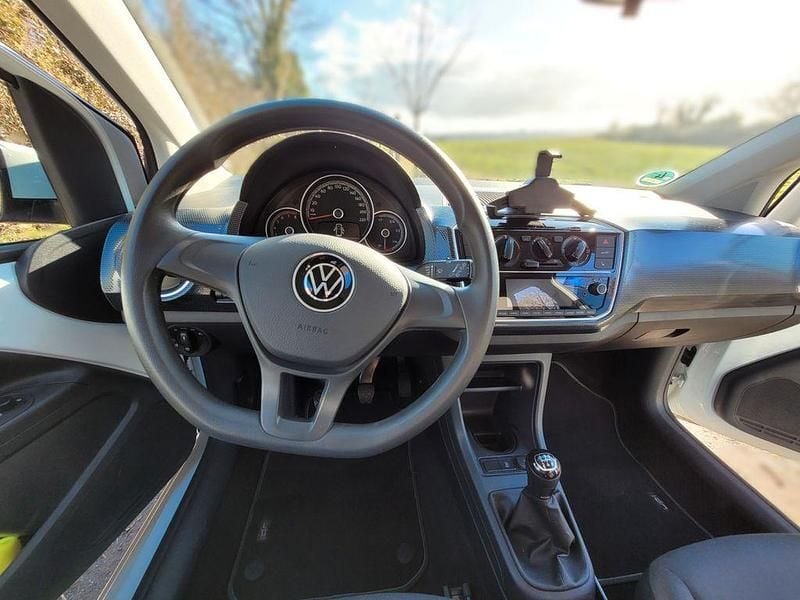 Second-hand VW up! 65 CP (47 kW) 2023 Alb Hatchback