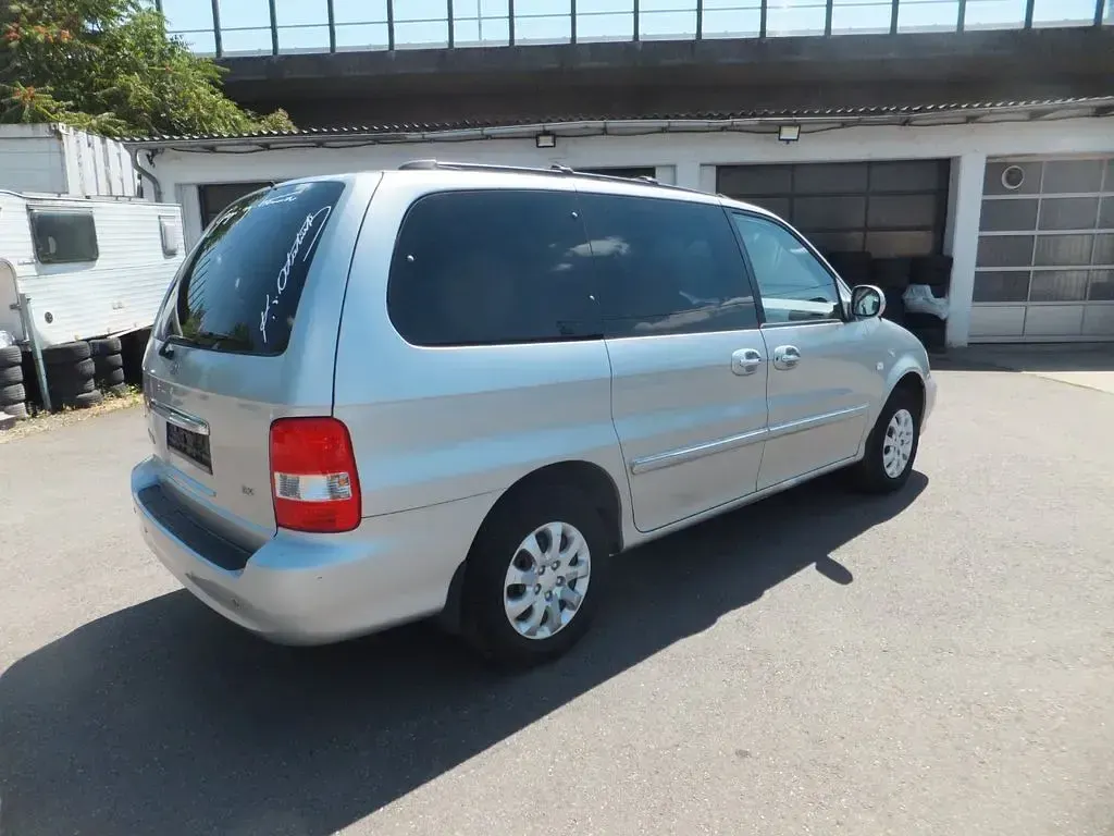 Gebraucht Kia Carnival LX 144 PS (105 kW) 2006 Silber Van / Kleinbus