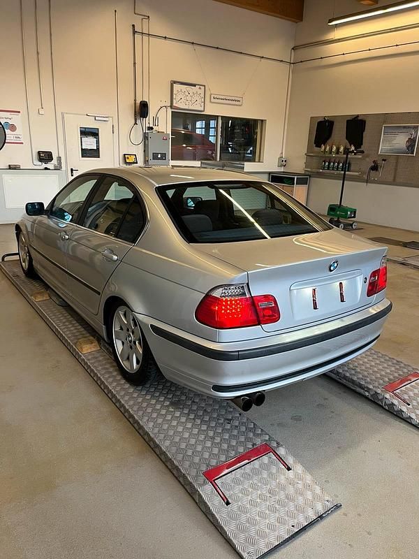 Gebraucht BMW 328 193 PS (141 kW) 1998 Limousine