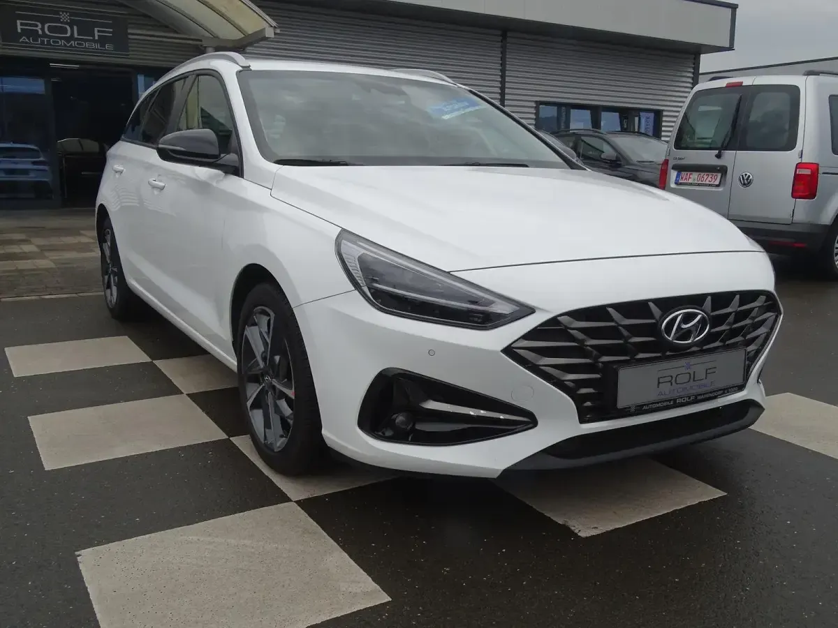 Gebraucht Hyundai i30 Edition 120 PS (88 kW) 2022 Weiß polar white / sol Kombi